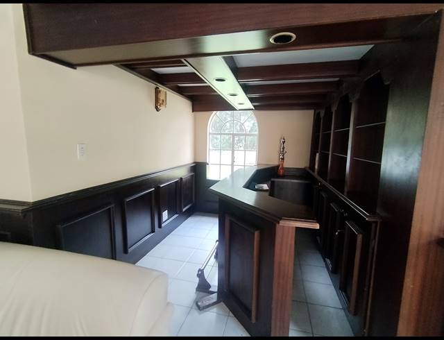 5 BEDROOM HOUSE FOR SALE IN COUNTRY LIFE PARK